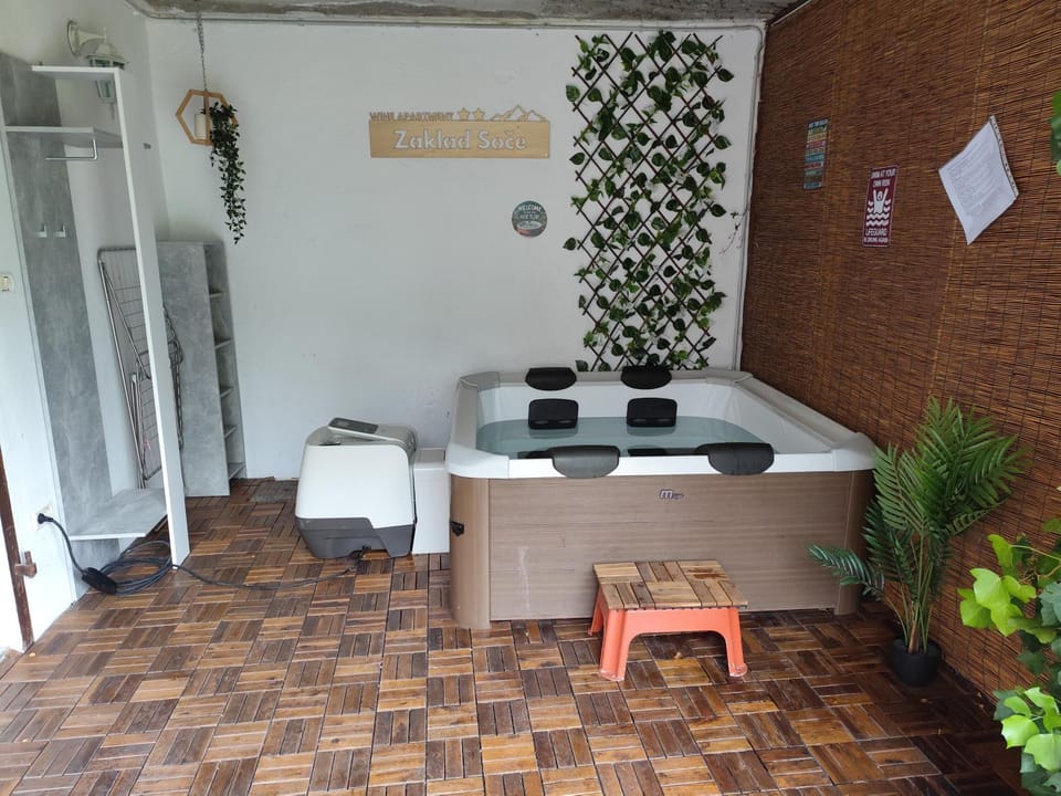 Apartment Zaklad Soče with hot tub and free parking Apartment in Bovec