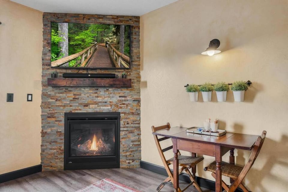 Dining area, flat iron