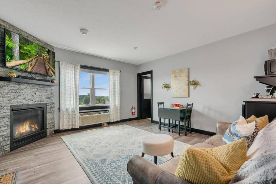 TV and multimedia, Living room, Seating area, flat iron