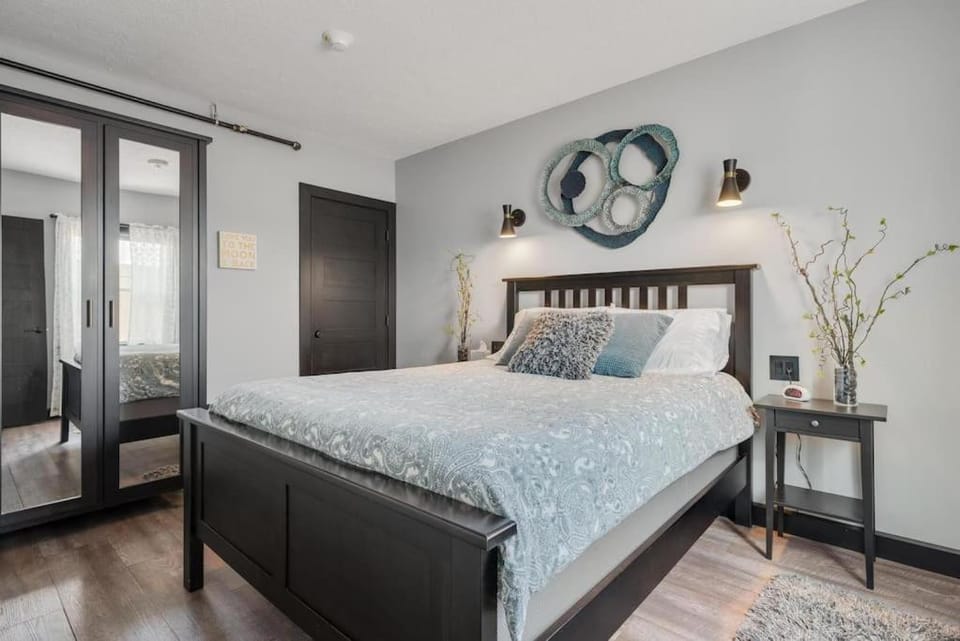 Bed, Photo of the whole room, Bedroom, wardrobe