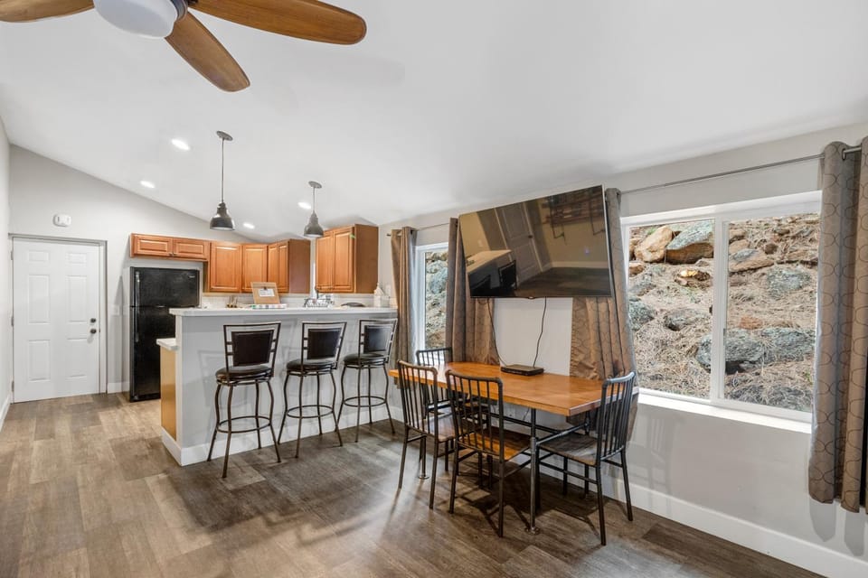 Dining area, kitchen