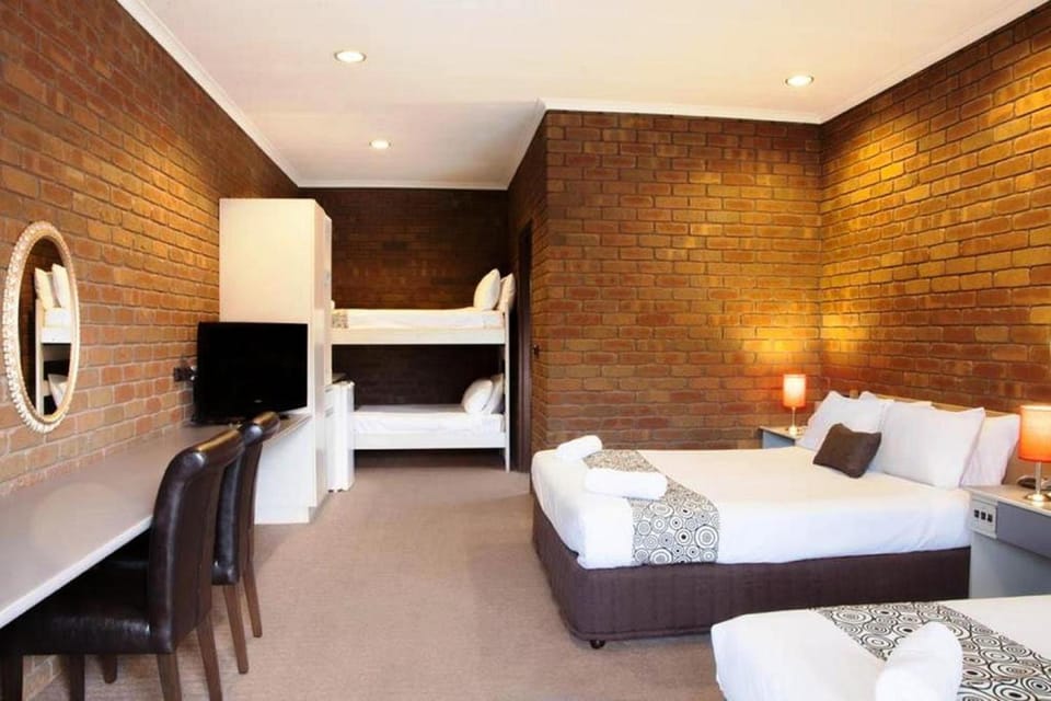 Bed, TV and multimedia, Coffee/tea facilities, Photo of the whole room, Bedroom, Text overlay, Guests, children, young children, older children, bunk bed, Family, flat iron, furniture, heating, internet, toaster, towels, air conditioner