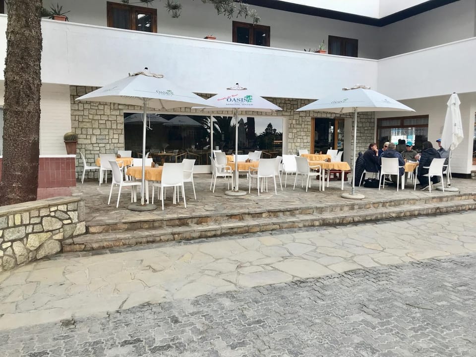 Property building, Food and drinks, Meals, Buffet breakfast, Lunch, Drinks, Alcoholic drinks, Non alcoholic drinks