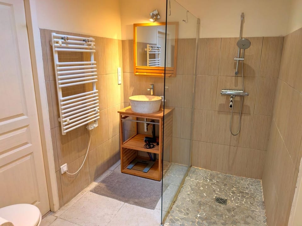 Shower, Bathroom, towels