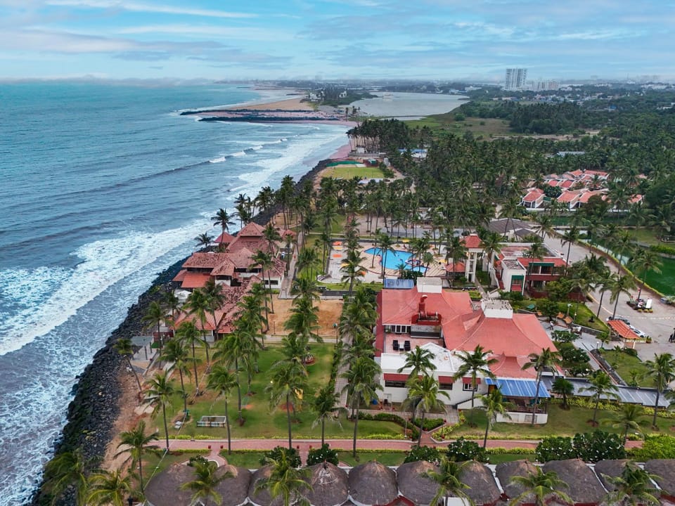 Property building, Beach, Beach, Swimming pool, Swimming pool, Location