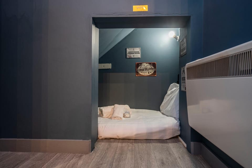 Harry Potter cupboard studio Apartment in London Borough of Southwark