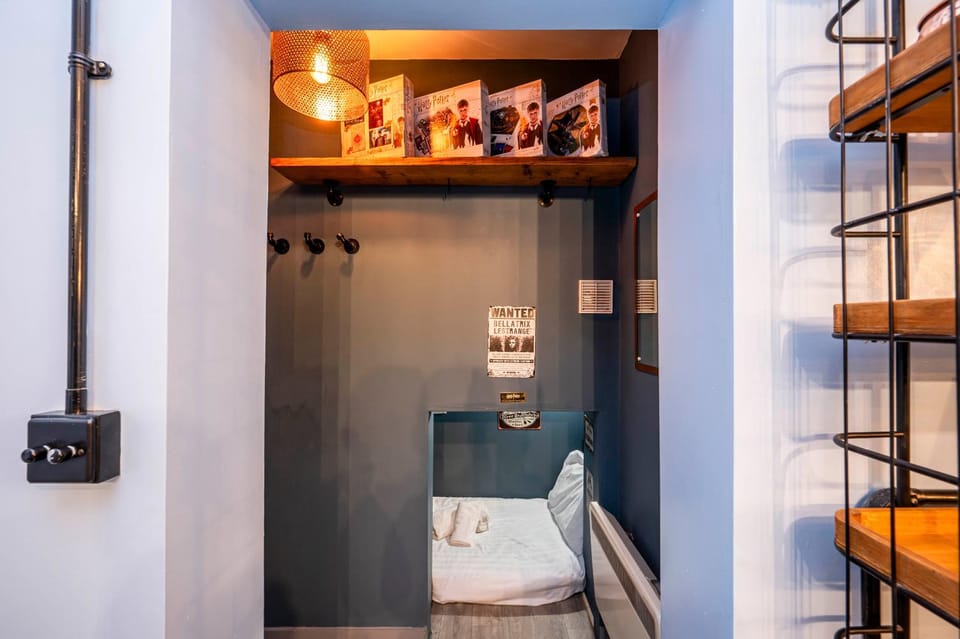 Harry Potter cupboard studio Apartment in London Borough of Southwark