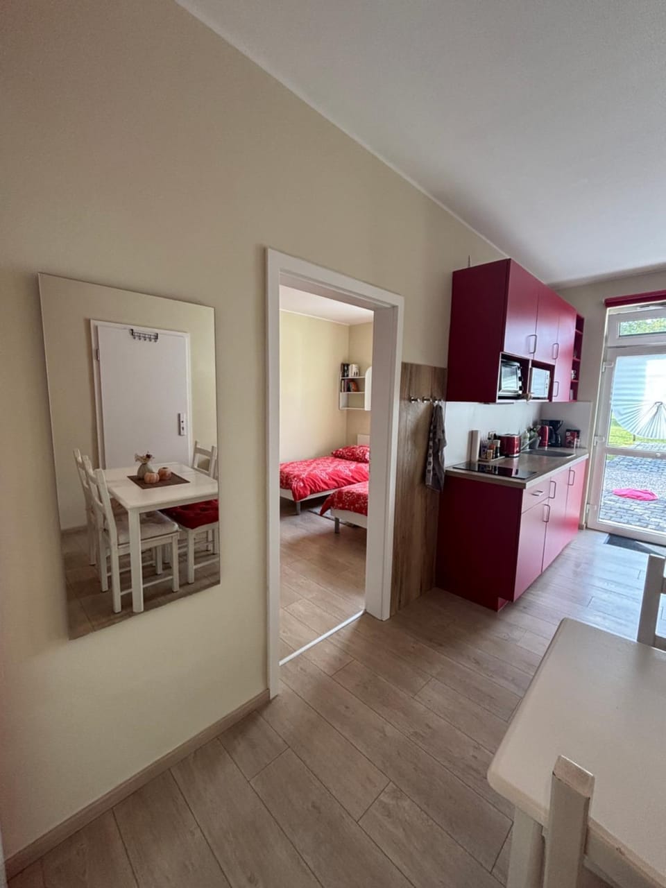 Oase im Südosten Leipzigs - schöne, ebenerdige 2-Raum-Apartments mit Stellplatz und Terrasse Apartment in Leipzig