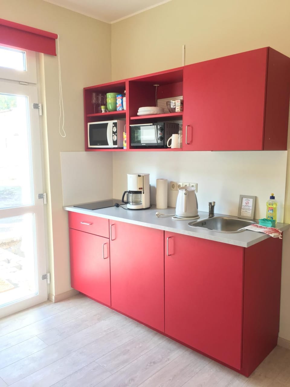 Coffee/tea facilities, Kitchen or kitchenette, Inner courtyard view, microwave, minibar, stove, toaster