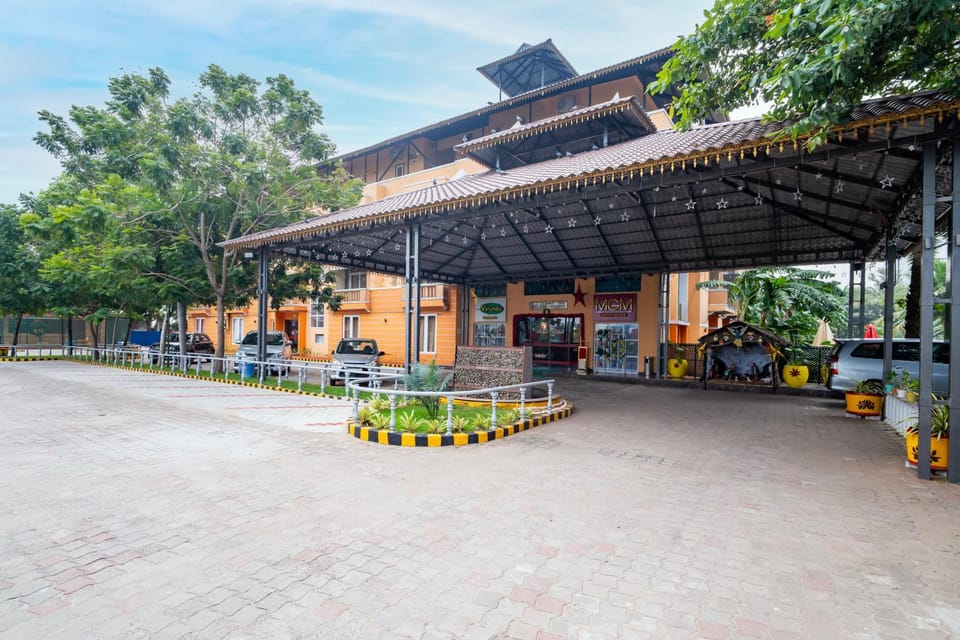 Property building, Facade/entrance, Parking