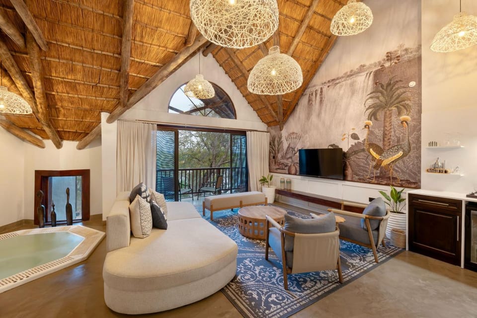 Toilet, Living room