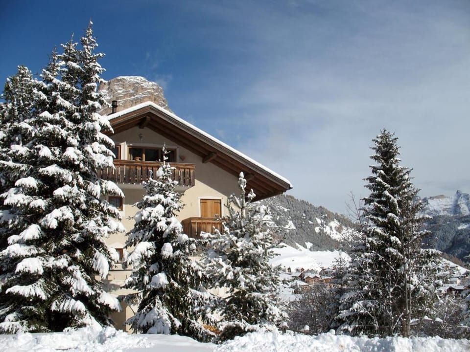 Facade/entrance, Winter, Area and facilities