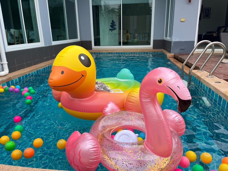 Pool view, Swimming pool
