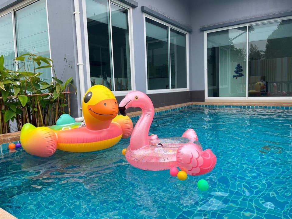 Pool view, Swimming pool