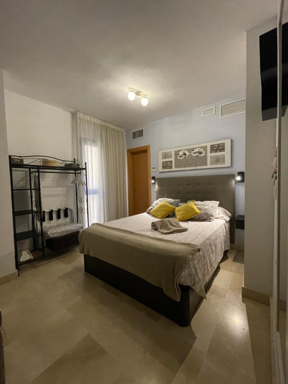 Photo of the whole room