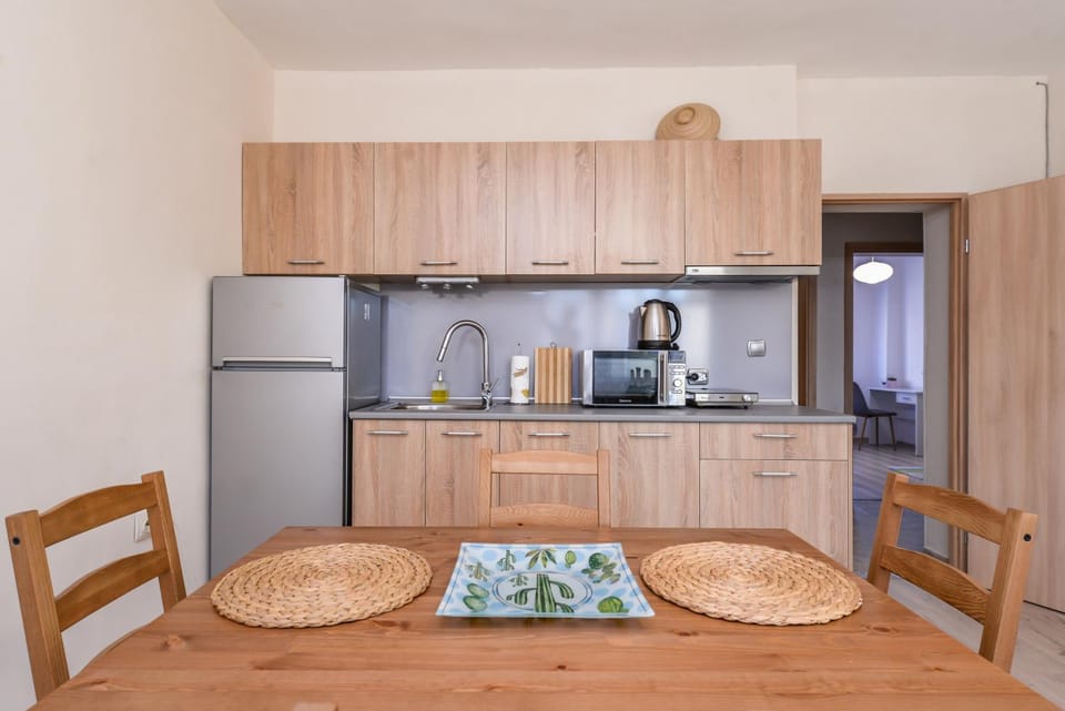 Coffee/tea facilities, Kitchen or kitchenette, Dining area