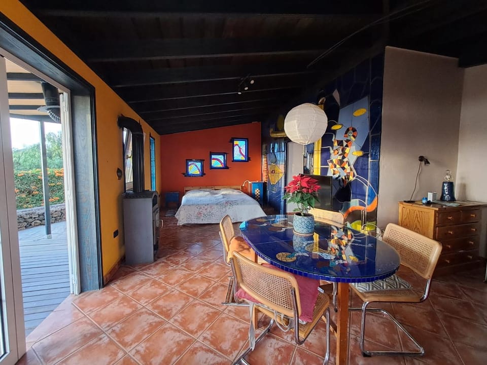 Bed, Living room, Photo of the whole room, Seating area, Dining area, Bedroom