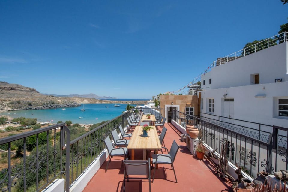 Property building, Patio, Nearby landmark, Communal lounge/ TV room, Day, Natural landscape, View (from property/room), Balcony/Terrace, Seating area, Dining area, Beach, Mountain view, Sea view