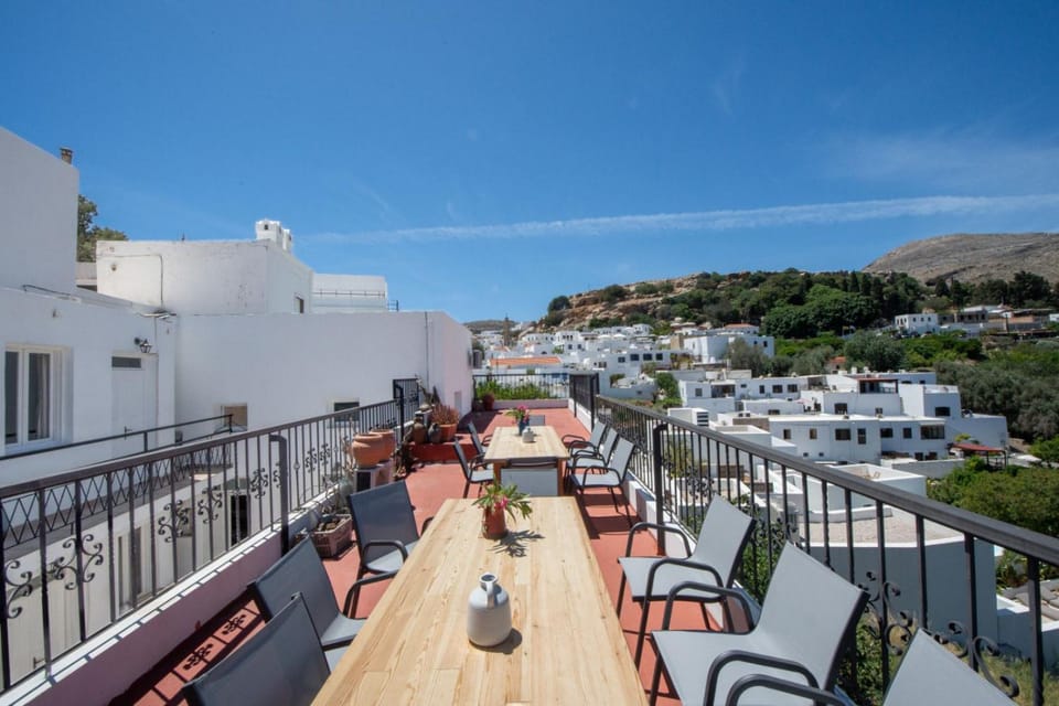 Property building, Patio, Day, Natural landscape, View (from property/room), Balcony/Terrace, Seating area, City view, Mountain view