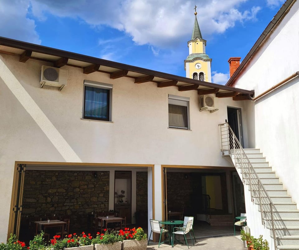 Property building, Patio, Facade/entrance