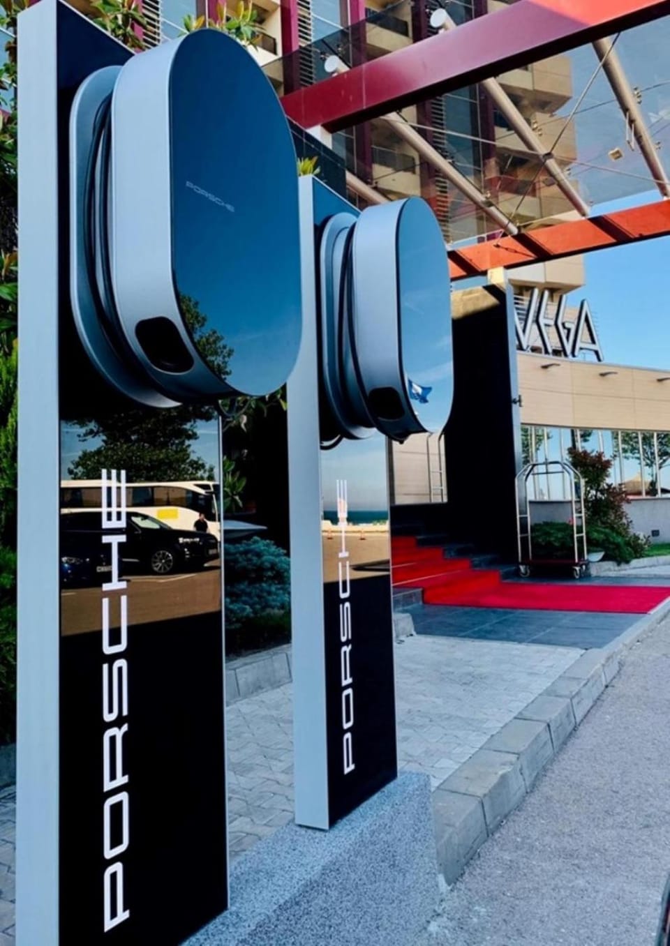 Facade/entrance, Area and facilities