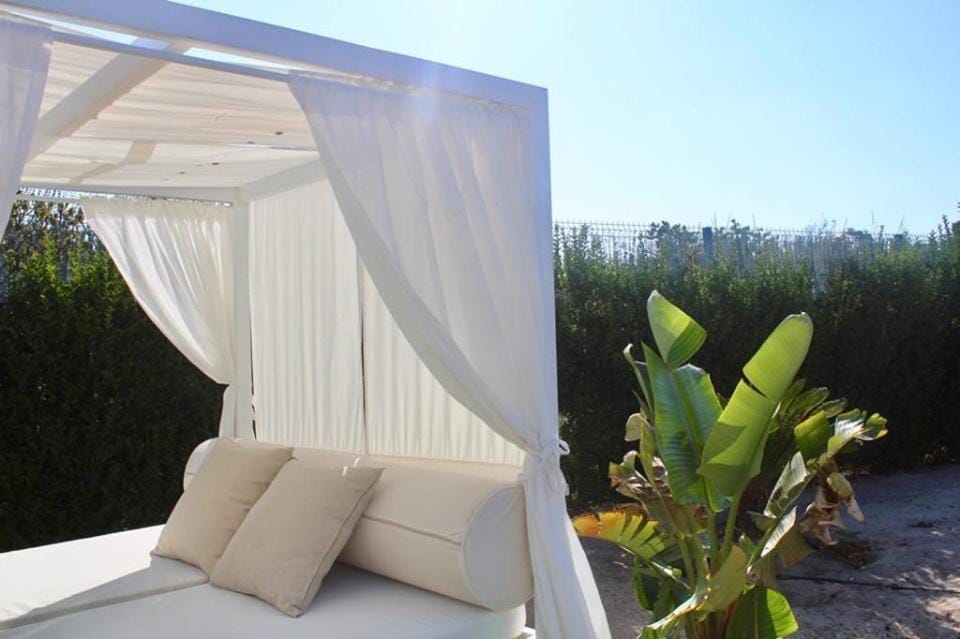 Spring, Day, BBQ facilities, Garden, View (from property/room), Balcony/Terrace, Garden view, Swimming pool