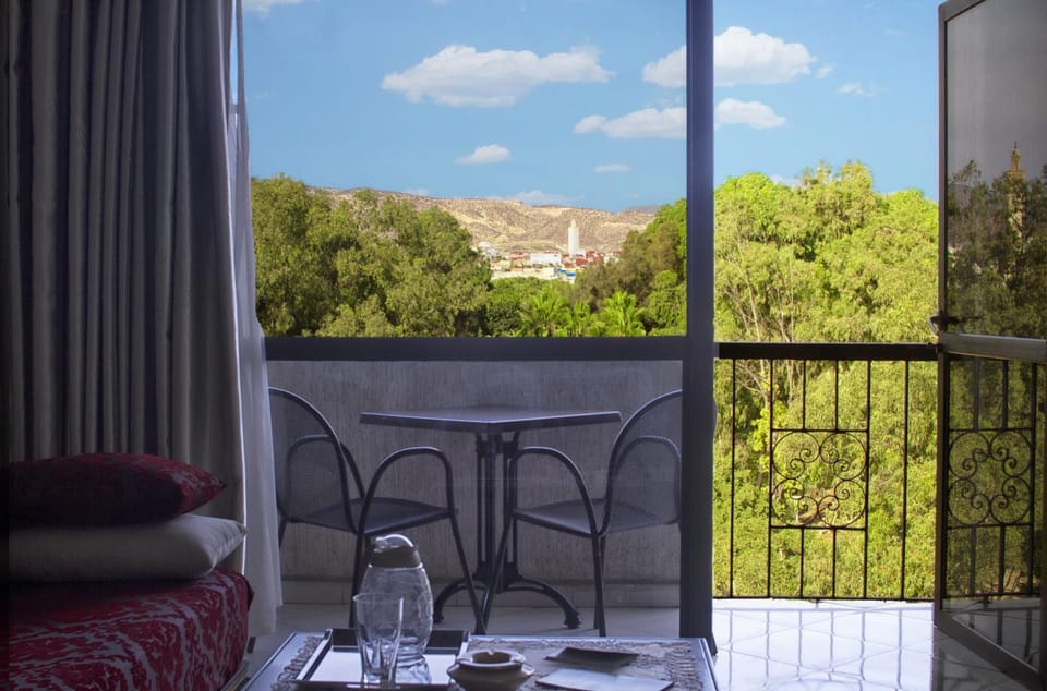 Patio, Natural landscape, View (from property/room), Balcony/Terrace, Dining area, Mountain view