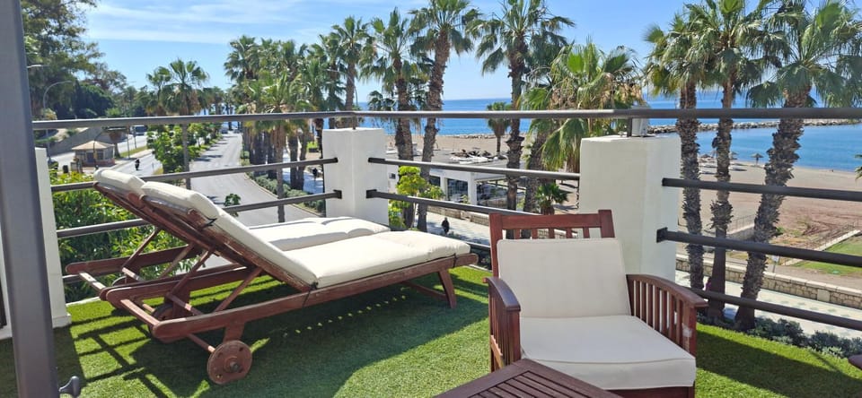 Loft con gran terraza en primera linea de playa Apartment in Malaga