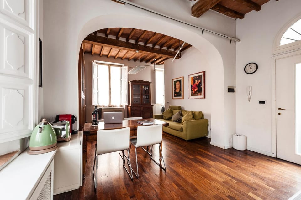 Spacious 2BR Apartment for Families Central & Quiet Pisa Apartment in Pisa