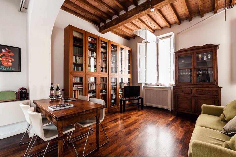 Spacious 2BR Apartment for Families Central & Quiet Pisa Apartment in Pisa