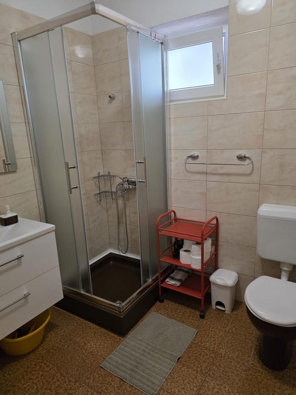 Shower, Toilet
