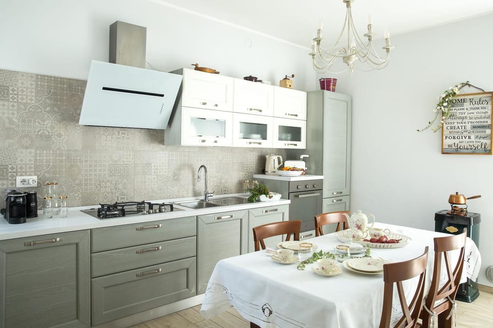 Kitchen or kitchenette, Dining area, stove