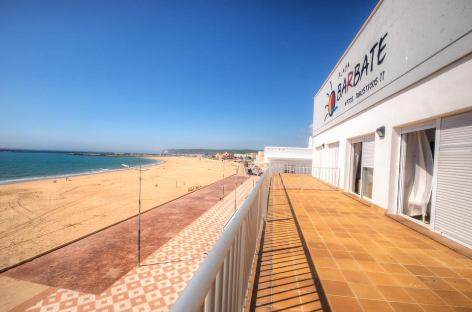 Beach, Sea view, Area and facilities