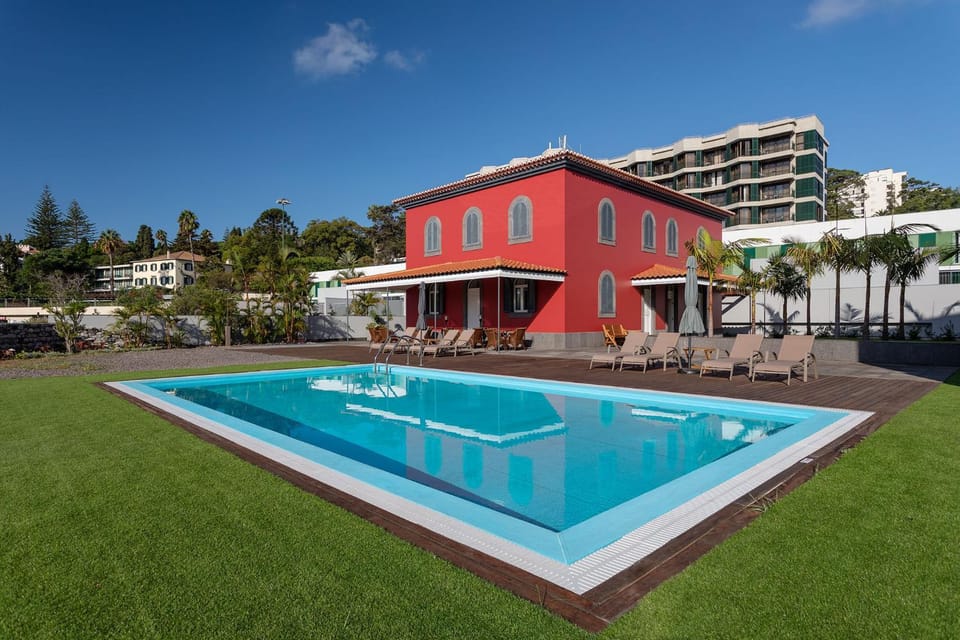 Property building, Swimming pool, Swimming pool