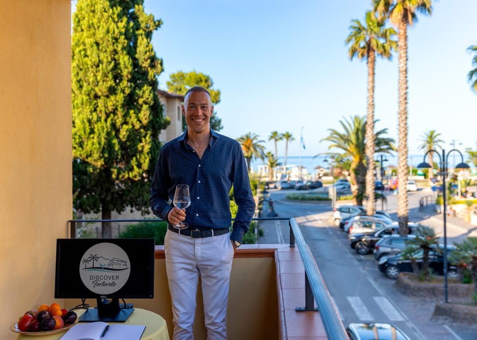 Staff, Spring, View (from property/room), Balcony/Terrace, Seating area, Sea view