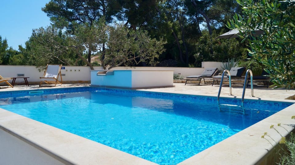 Hot Tub, Swimming pool