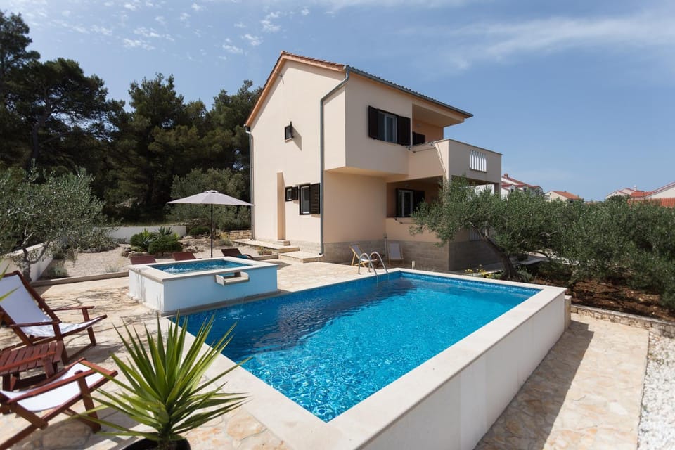 Property building, Swimming pool