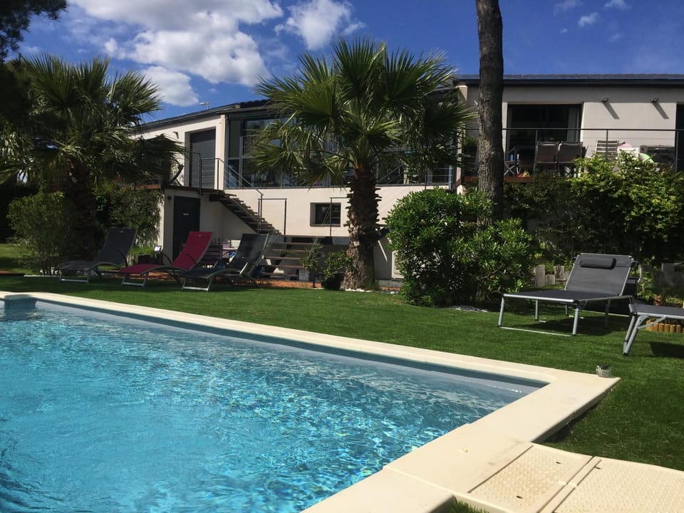 Swimming pool, Swimming pool