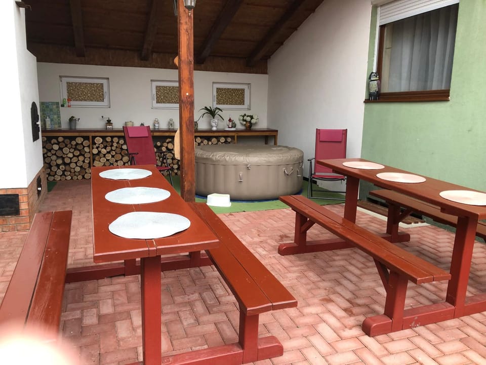 Bakonyi Mamutfenyő Vendégház Apartment in Hungary