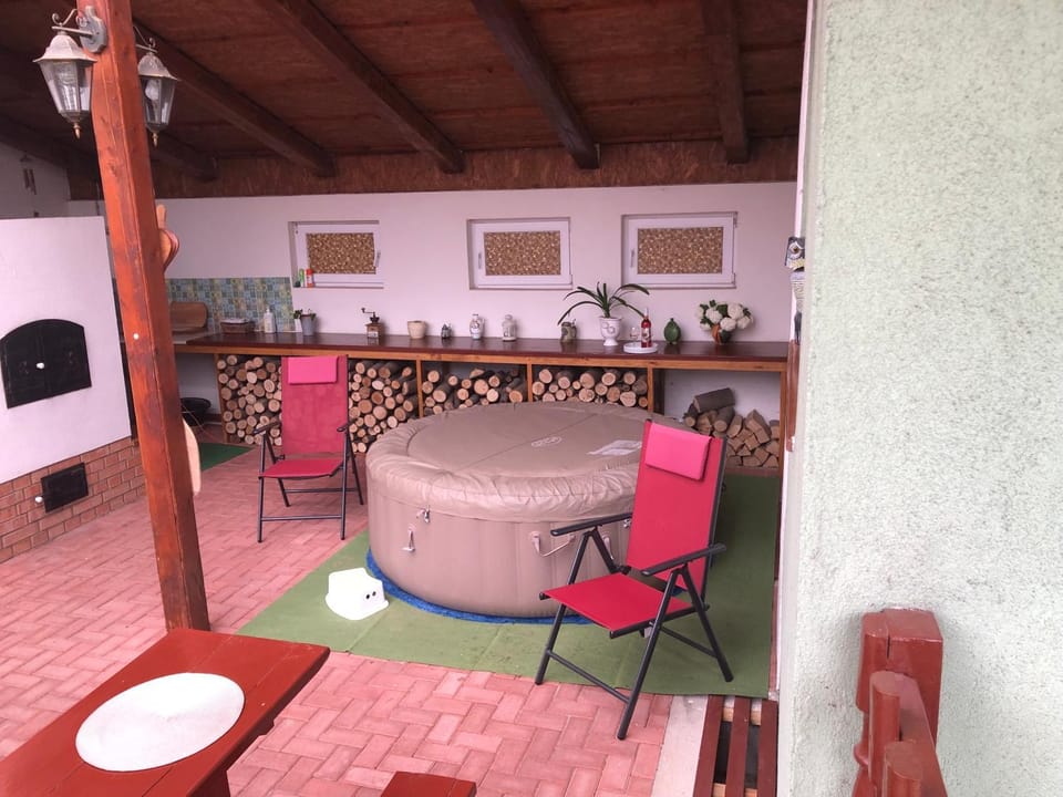 Bakonyi Mamutfenyő Vendégház Apartment in Hungary