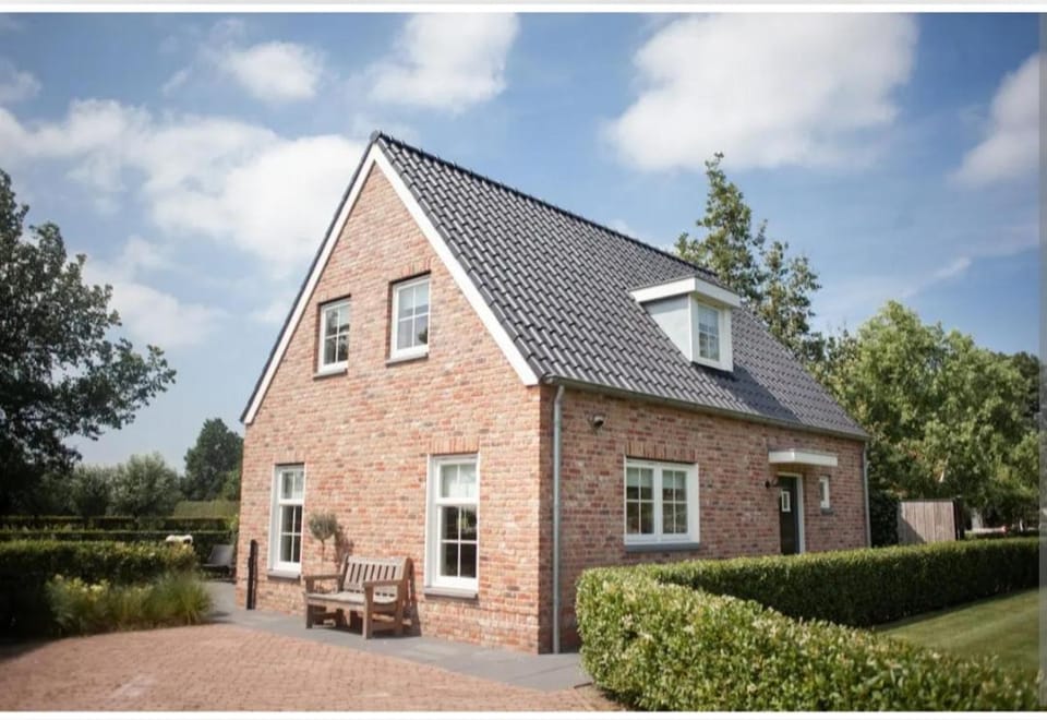 Mooi, vrij gelegen vakantiehuis dichtbij zee en strand! House in Zeeland, Netherlands