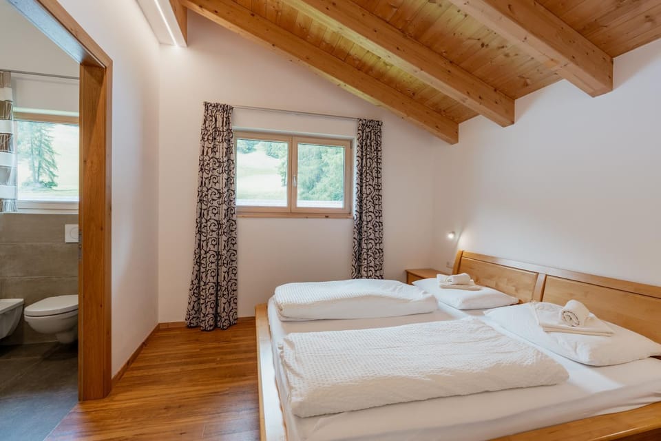Toilet, Bed, Bathroom, Photo of the whole room, Bedroom, towels