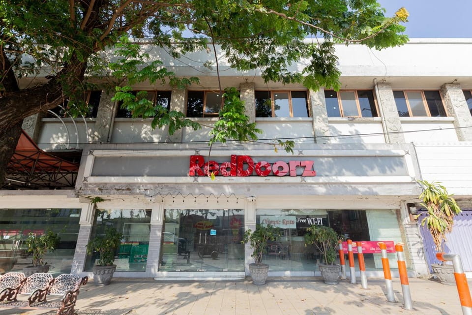 Facade/entrance