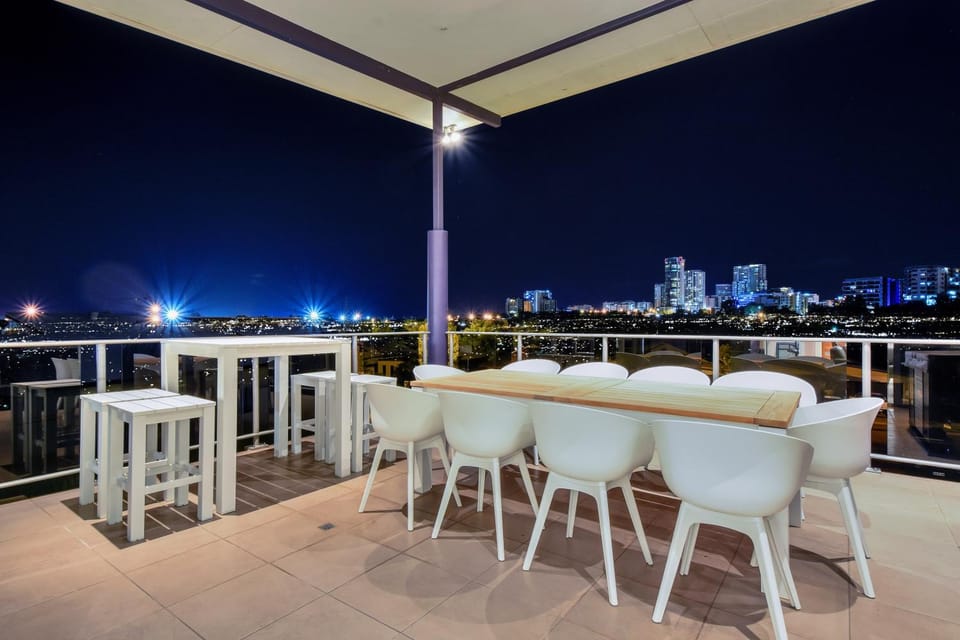Luxury Darwin City Lights Jacuzzi Central Location Large House New Furnishings House in Darwin