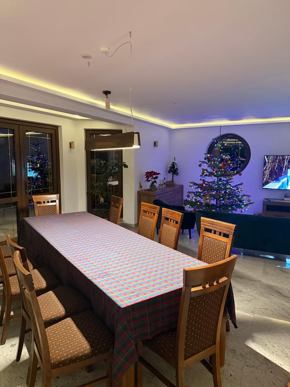Living room, Seating area, Dining area