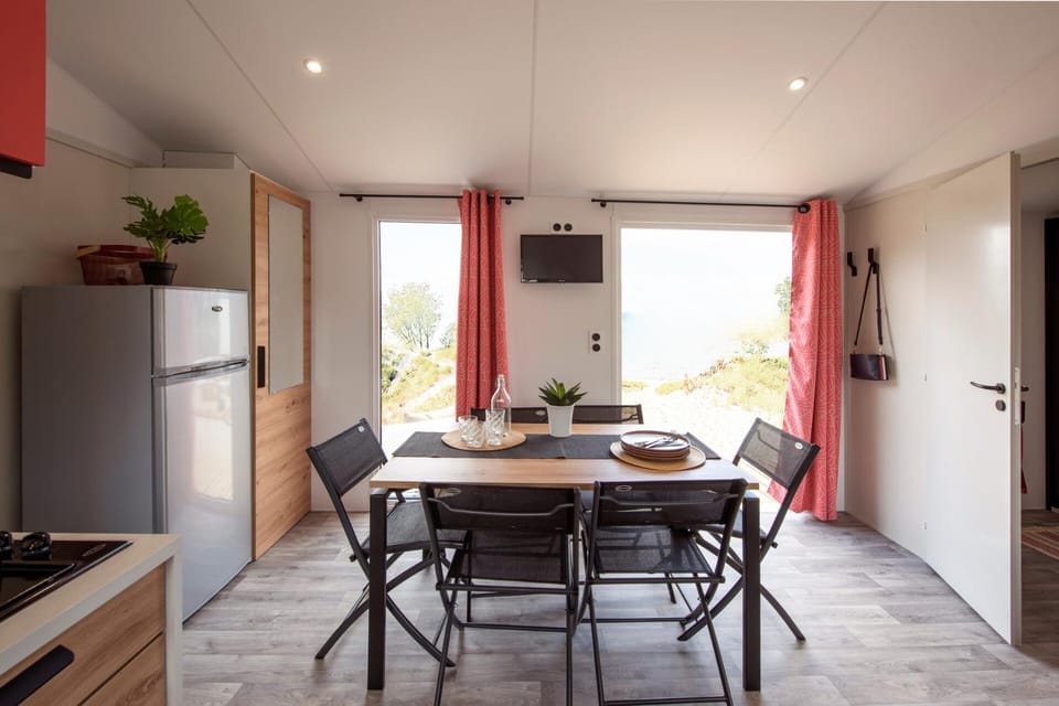 Dining area, pet friendly