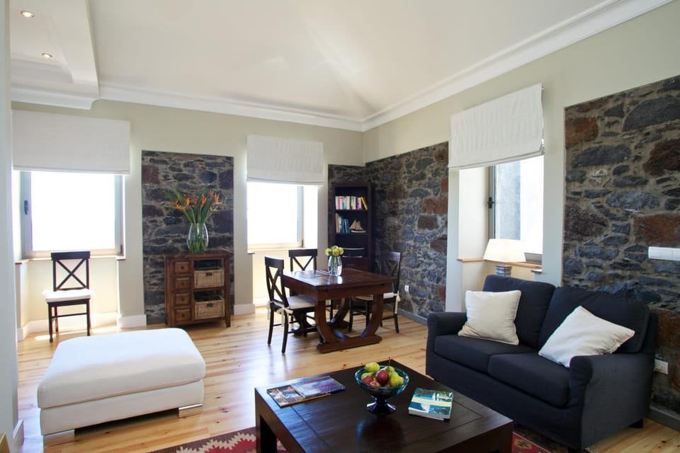 Living room, Photo of the whole room, Seating area, Dining area, hair dresser