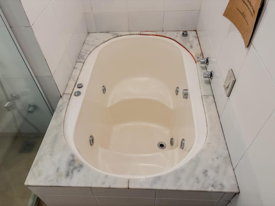 Hot Tub, Bath