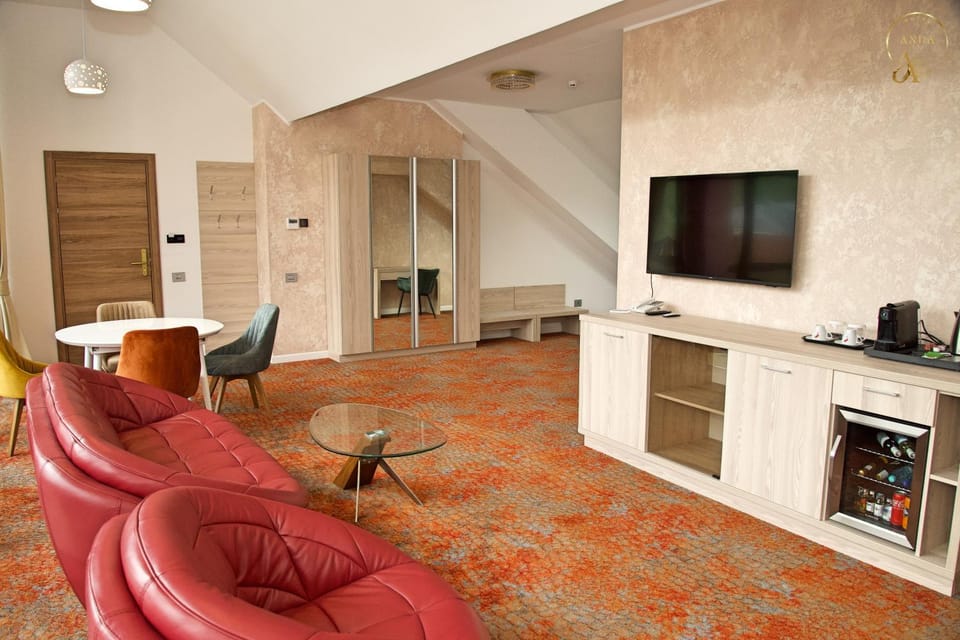 Communal lounge/ TV room, Living room, Seating area, Evening entertainment, minibar