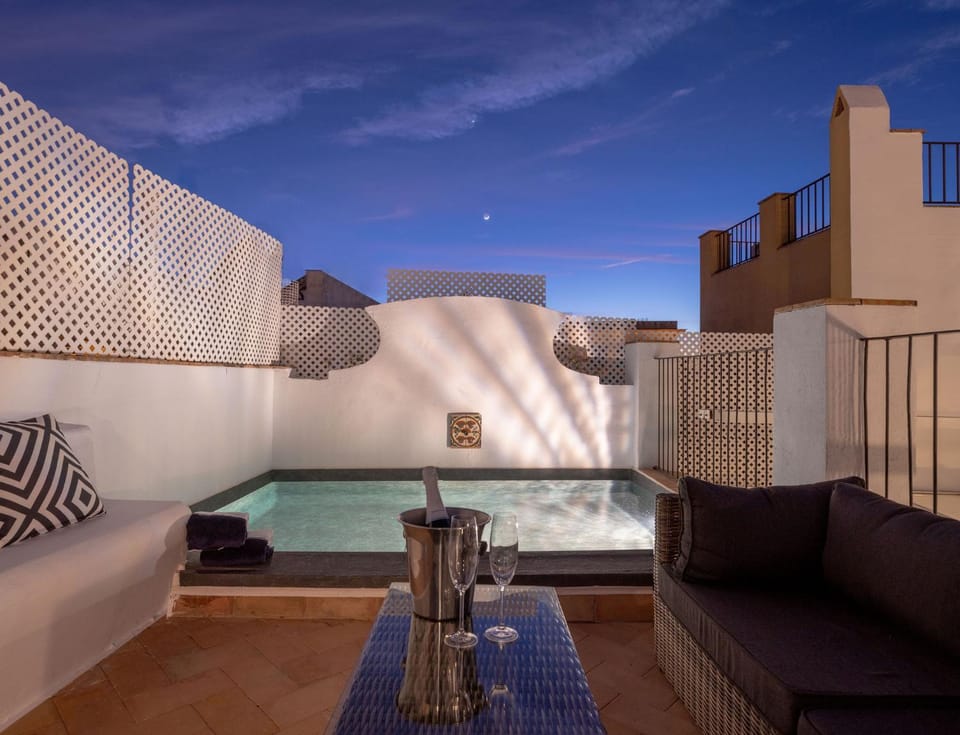 Night, Balcony/Terrace, Swimming pool, Swimming pool
